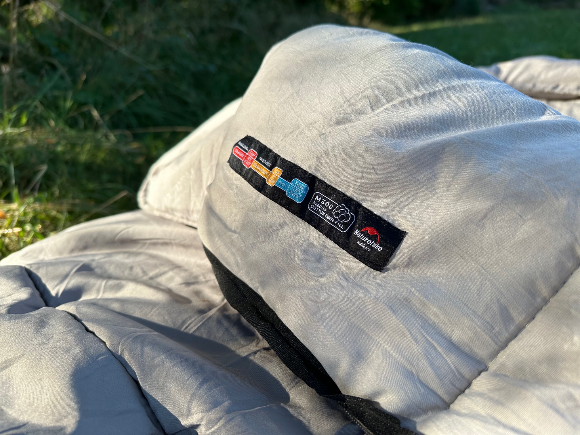Naturehike prateľný spacák M300 s kapucňou 1480g - šedý