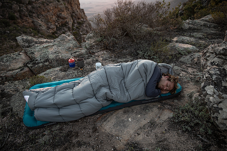 Naturehike prateľný spacák MS500 s kapucňou 2,2 kg - šedý - ľavý